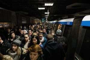 Metrorex: Călători evacuaţi la staţia Universităţii de pe Magistrala 2, din cauza unui izolator avariat în urma infiltraţiilor de apă